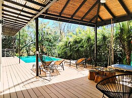 Casa Crucero Verde a Cruise on the Jungle 5 mn Walk to the Beach and T