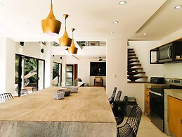 Casa Crucero Verde a Cruise on the Jungle 5 mn Walk to the Beach and T