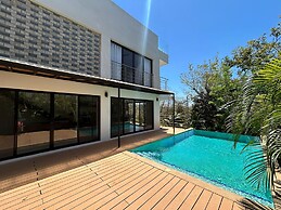 Casa Crucero Verde a Cruise on the Jungle 5 mn Walk to the Beach and T