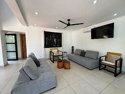 Casa Crucero Verde a Cruise on the Jungle 5 mn Walk to the Beach and T