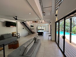 Casa Crucero Verde a Cruise on the Jungle 5 mn Walk to the Beach and T