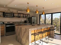 Casa Crucero Verde a Cruise on the Jungle 5 mn Walk to the Beach and T