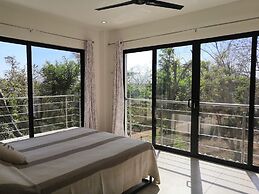 Casa Crucero Verde a Cruise on the Jungle 5 mn Walk to the Beach and T