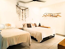 Casa Crucero Verde a Cruise on the Jungle 5 mn Walk to the Beach and T