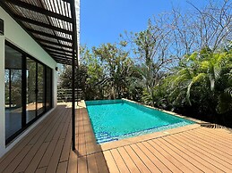 Casa Crucero Verde a Cruise on the Jungle 5 mn Walk to the Beach and T