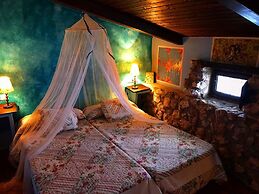 Room in Guest Room - Romantic Getaway to Valeria