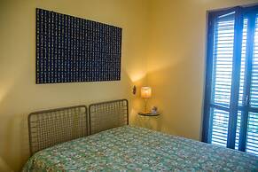 Orange Apartment 100 Meters From The Sea