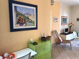 Orange Apartment 100 Meters From The Sea