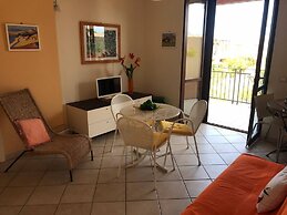 Orange Apartment 100 Meters From The Sea