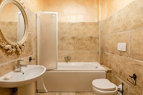 Historical Center Up to six People