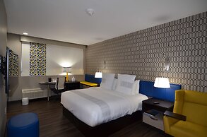GLō Best Western Enid OK Downtown/Convention Center Hotel