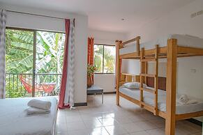 Tramonto ROJO Santa Teresa Guest House