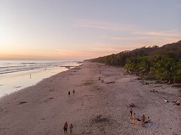 Tramonto ROJO Santa Teresa Guest House
