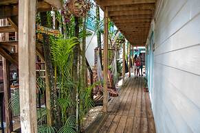 Tramonto ROJO Santa Teresa Guest House