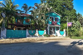 Tramonto ROJO Santa Teresa Guest House