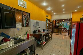 Tramonto ROJO Santa Teresa Guest House