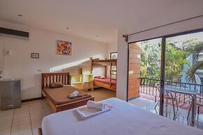 Tramonto ROJO Santa Teresa Guest House