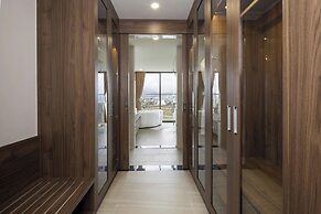 Miracle Luxury Hotel