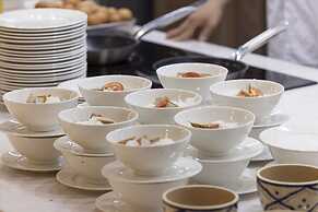 Miracle Luxury Hotel