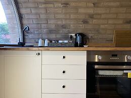 Cosy Escape Heated Luxury pod and hot tub