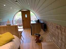 Cosy Escape Heated Luxury pod and hot tub