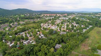 Happy Trails 2 Bedroom Condo by RedAwning