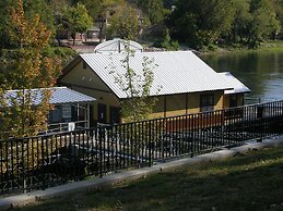 Happy Trails 2 Bedroom Condo by RedAwning