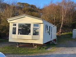 Immaculate 2-bed Static Caravan Near the Lake