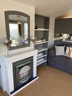 Immaculate 2-bed Static Caravan Near the Lake