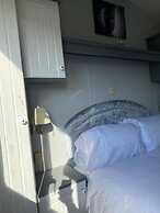 Immaculate 2-bed Static Caravan Near the Lake