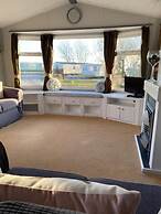 Immaculate 2-bed Static Caravan Near the Lake