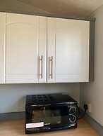 Immaculate 2-bed Static Caravan Near the Lake