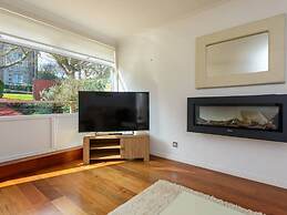 Corrin - Chic 1 Bedroom Apartment