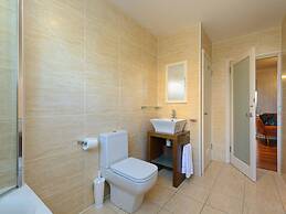 Corrin - Chic 1 Bedroom Apartment