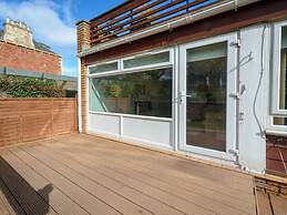 Corrin - Chic 1 Bedroom Apartment