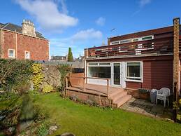 Corrin - Chic 1 Bedroom Apartment