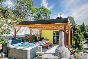 Ladybug House With Whirlpool