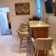 Historic Manor House - Sleeps 16 - Pool & Hot Tub