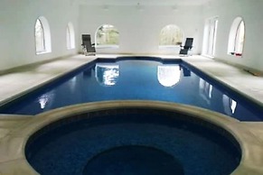 Historic Manor House - Sleeps 16 - Pool & Hot Tub