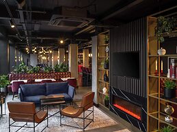 Radisson RED London Gatwick Airport