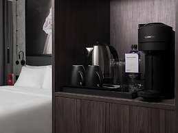 Radisson RED London Gatwick Airport