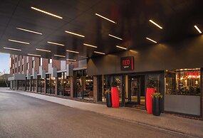 Radisson RED London Gatwick Airport