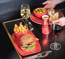 Radisson RED London Gatwick Airport