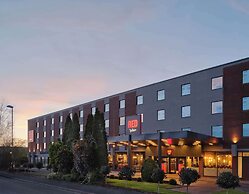 Radisson RED London Gatwick Airport