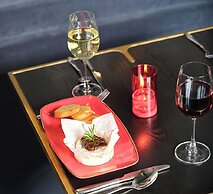 Radisson RED London Gatwick Airport