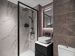 Radisson RED London Gatwick Airport