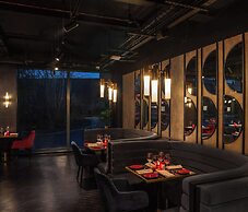 Radisson RED London Gatwick Airport