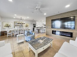 Lagoon Lounge 3 Bedroom Condo by Redawning