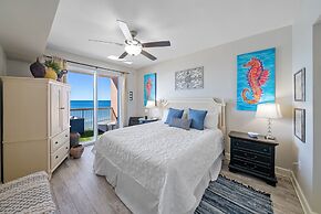 Sea-horsey 3 Bedroom Condo by RedAwning