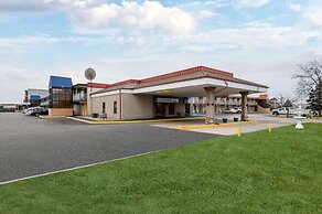 Days Inn by Wyndham Perrysburg/Toledo